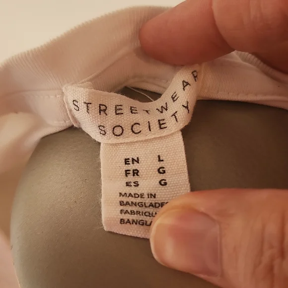 FRIENDS TSHIRT - Picture 4 of 5